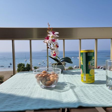 Super Modern Beachfront 1 Bedroom - Sleeps 4 Limassol Ngoại thất bức ảnh