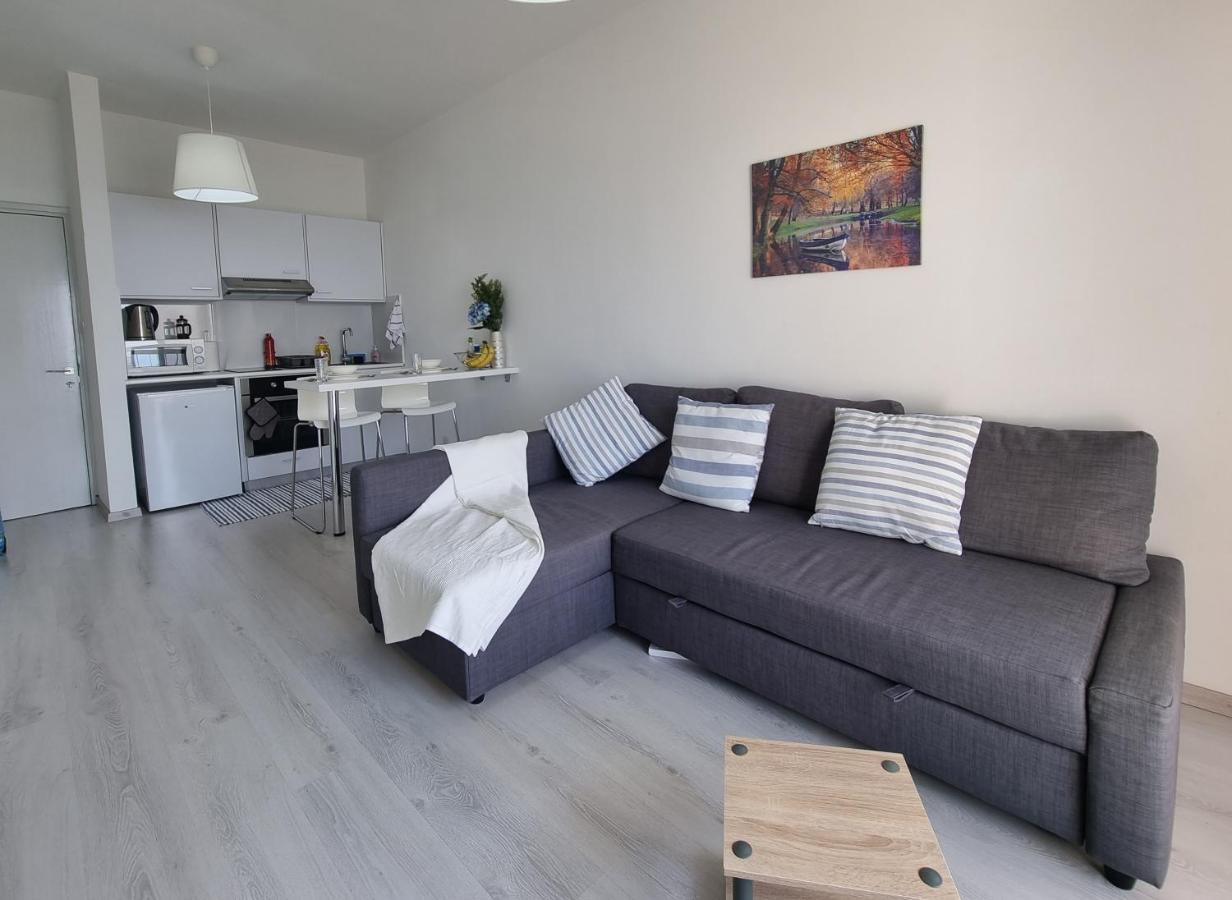 Super Modern Beachfront 1 Bedroom - Sleeps 4 Limassol Ngoại thất bức ảnh