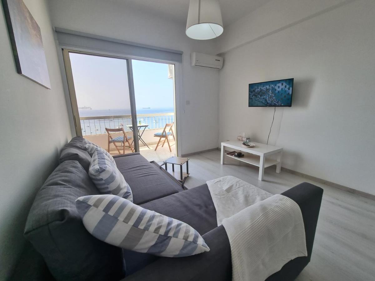 Super Modern Beachfront 1 Bedroom - Sleeps 4 Limassol Ngoại thất bức ảnh