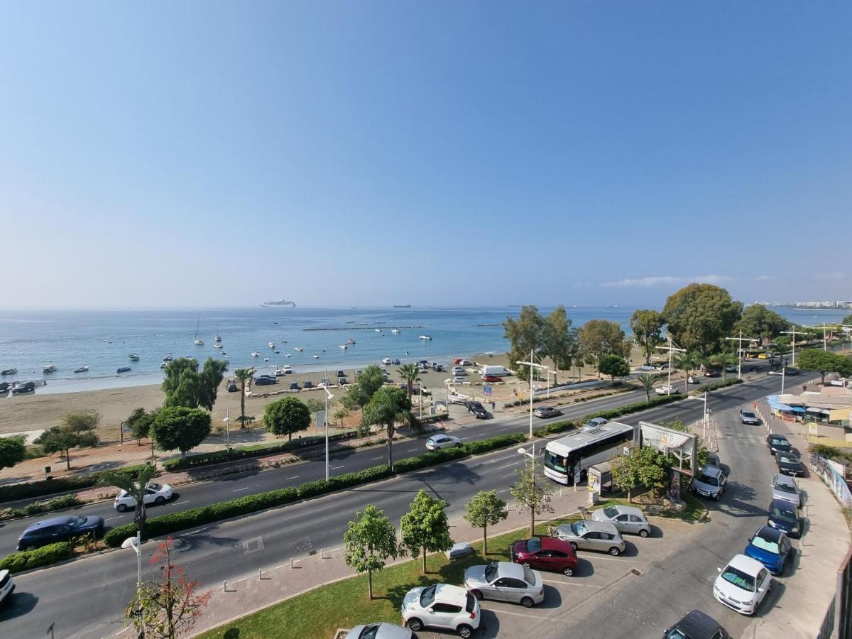 Super Modern Beachfront 1 Bedroom - Sleeps 4 Limassol Ngoại thất bức ảnh