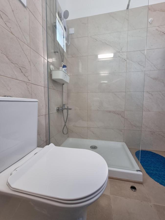 Super Modern Beachfront 1 Bedroom - Sleeps 4 Limassol Ngoại thất bức ảnh
